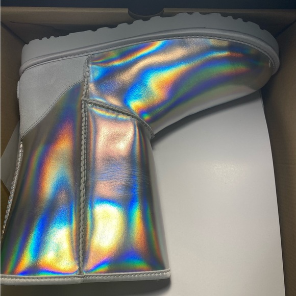 Ugg Australia  Women's Classic Short  Iridescent  Boots Size 6 NIB - Picture 7 of 8
